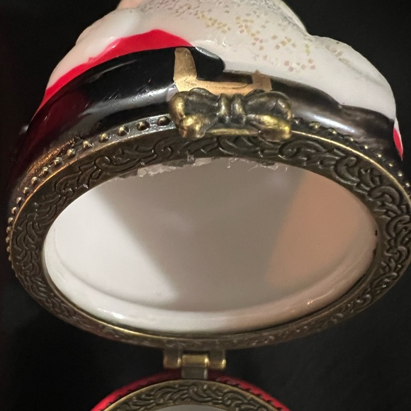 Pier 1 Santa Claus Ceramic Hinged Trinket Box with Christmas Present - Picture 15 of 15